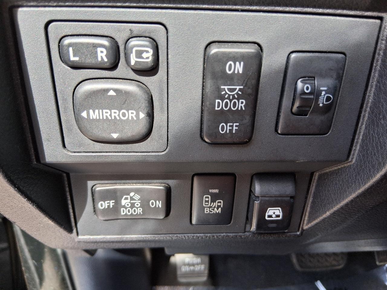 Toyota Tundra 4WD Truck CrewMax 5.7L V8 6-Spd AT 1794 (Natl) 2014