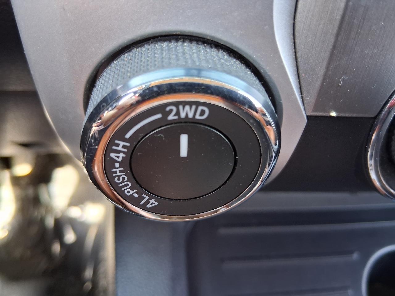 Toyota Tundra 4WD Truck CrewMax 5.7L V8 6-Spd AT 1794 (Natl) 2014