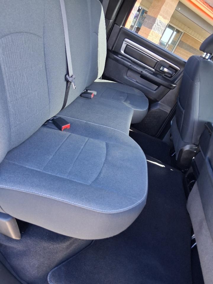 RAM 1500 Classic Warlock 4x4 Crew Cab 5'7" Box 2022