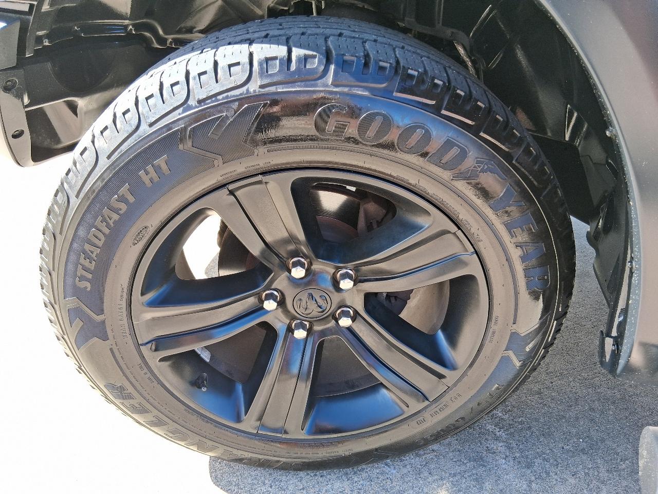 RAM 1500 Classic Warlock 4x4 Crew Cab 5'7" Box 2022