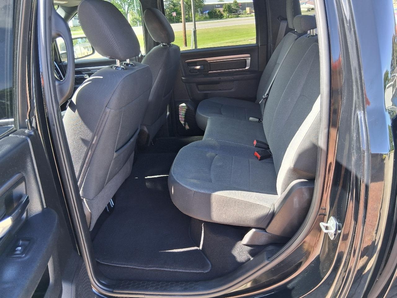 RAM 1500 Classic Warlock 4x4 Crew Cab 5'7" Box 2022
