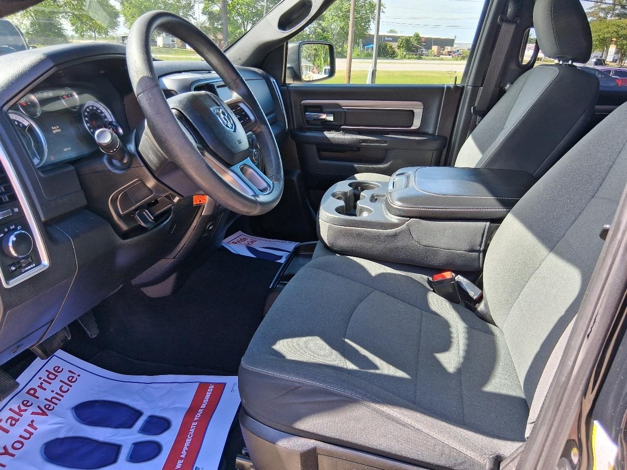 RAM 1500 Classic Warlock 4x4 Crew Cab 5'7" Box 2022