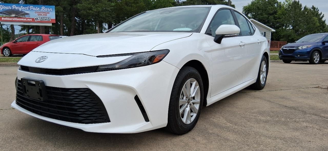 Toyota Camry LE Hyb 4D Sedan FWD 2025