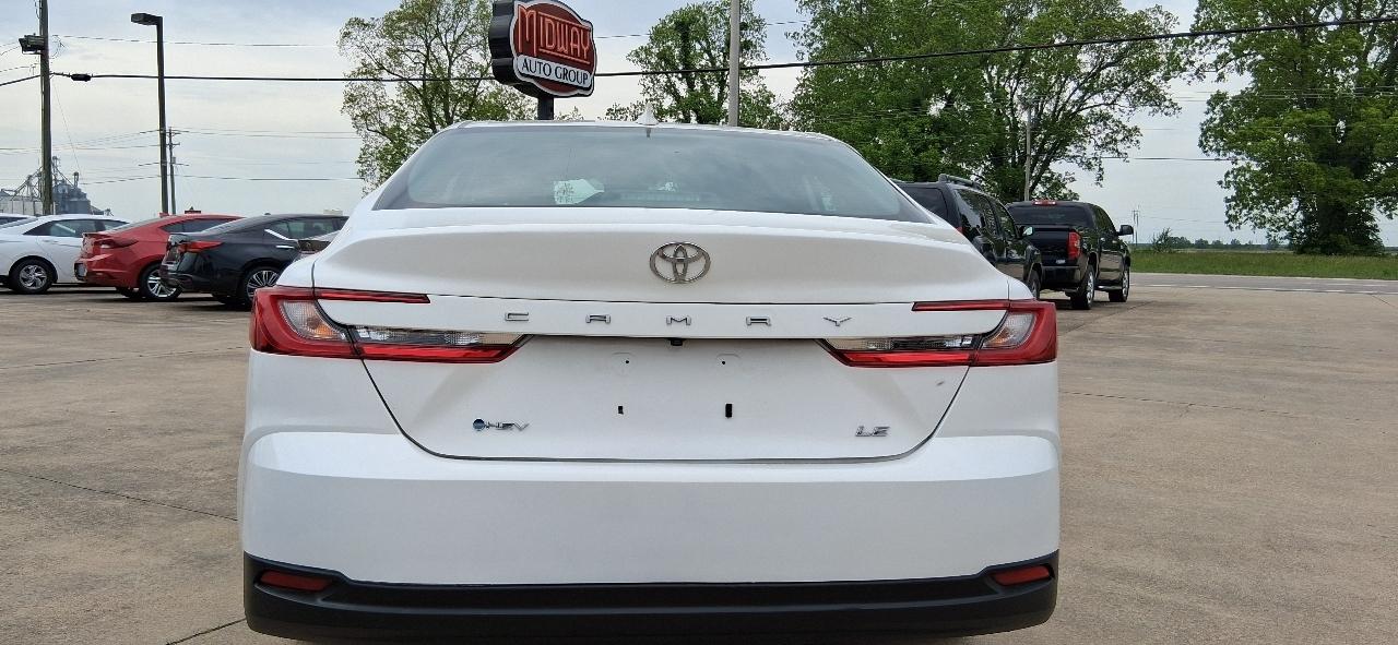 Toyota Camry LE Hyb 4D Sedan FWD 2025