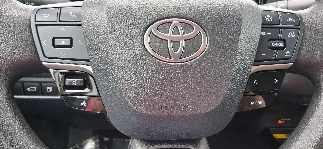 Toyota Camry LE Hyb 4D Sedan FWD 2025