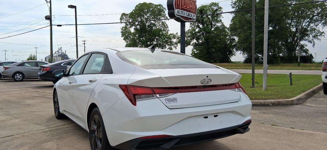 Hyundai Elantra SEL IVT 2021