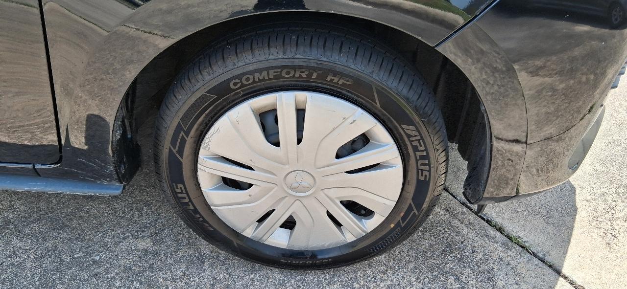 Mitsubishi Mirage ES CVT 2024