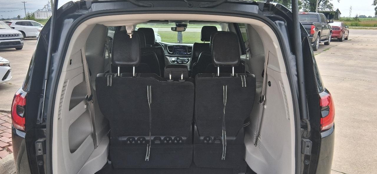 Chrysler Pacifica Touring L FWD 2023