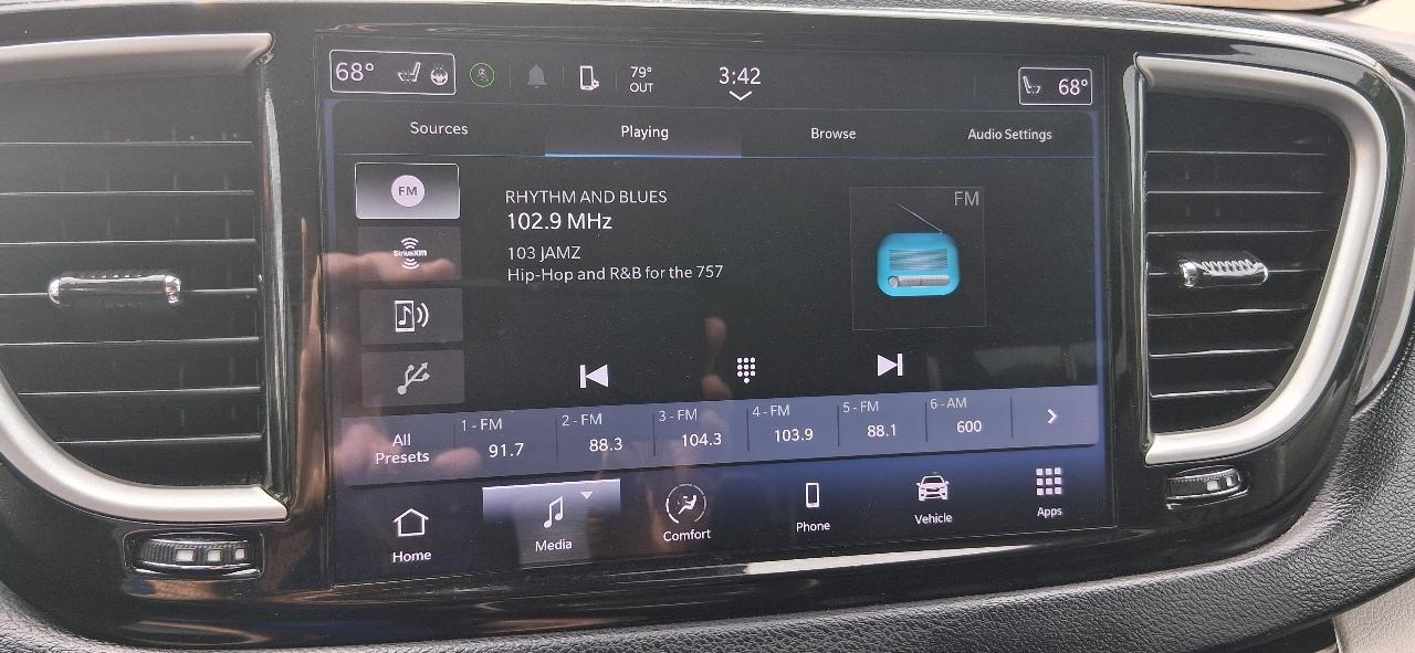 Chrysler Pacifica Touring L FWD 2023