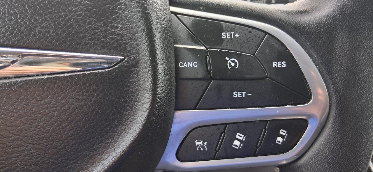 Chrysler Pacifica Touring L FWD 2023