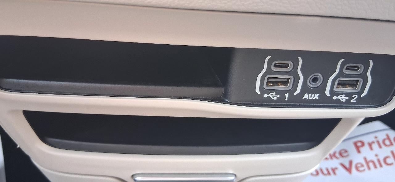 Chrysler Pacifica Touring L FWD 2023