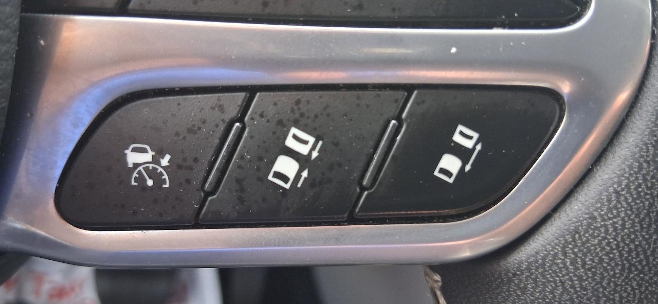 Chrysler Pacifica Touring L FWD 2023