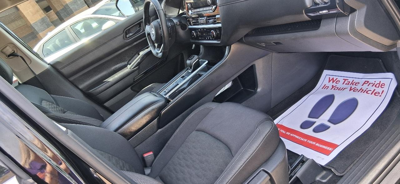 Nissan Pathfinder SV 2WD 2025