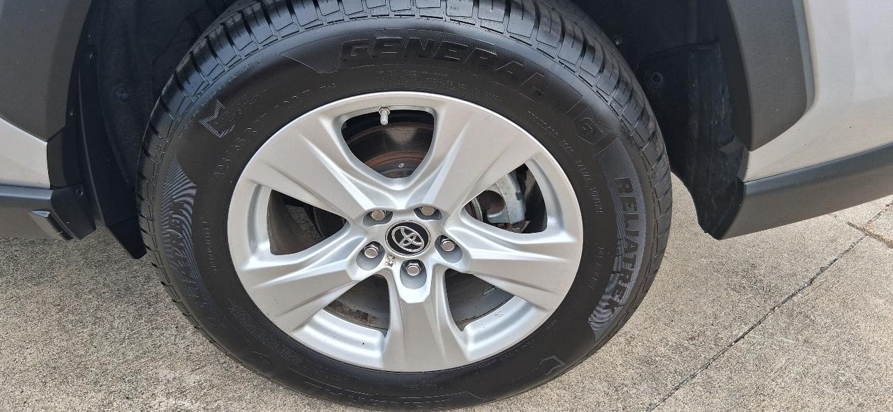 Toyota RAV4 Hybrid LE AWD (Natl) 2021