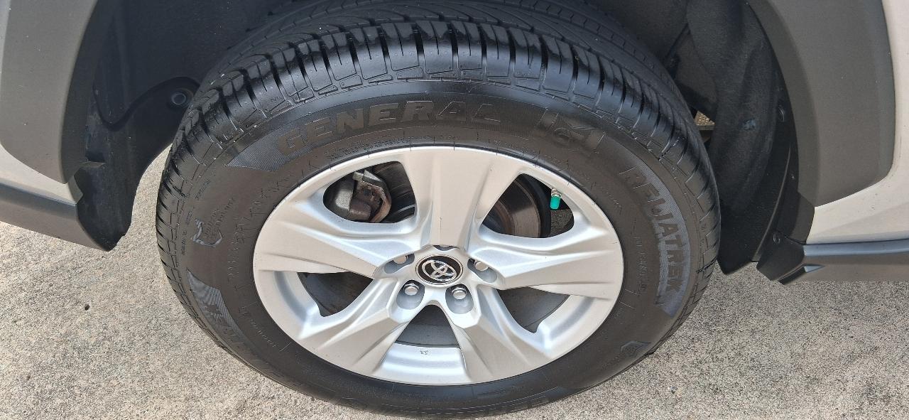 Toyota RAV4 Hybrid LE AWD (Natl) 2021