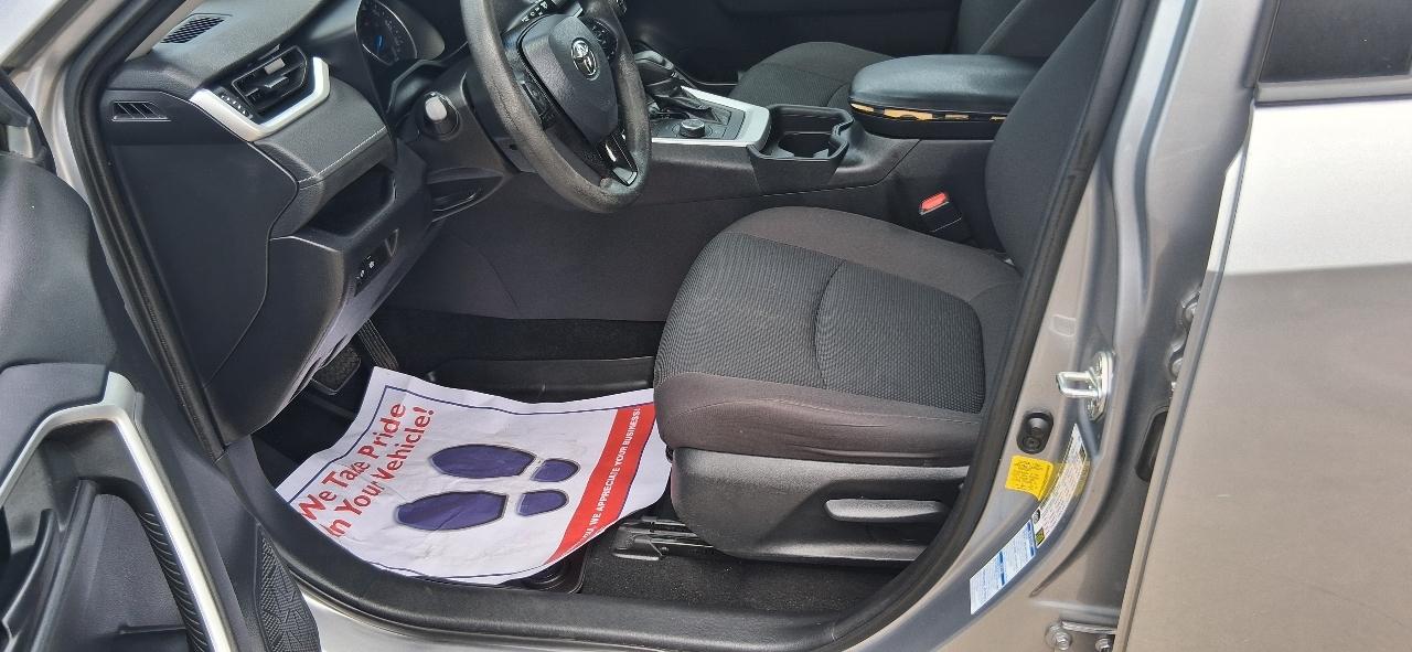 Toyota RAV4 Hybrid LE AWD (Natl) 2021