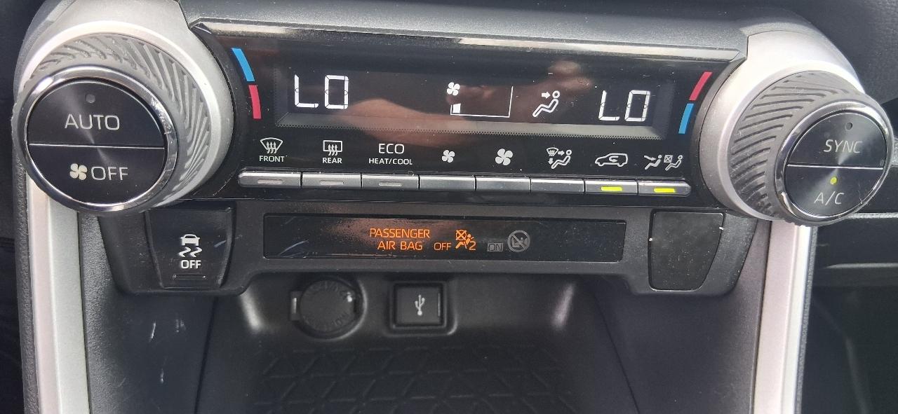 Toyota RAV4 Hybrid LE AWD (Natl) 2021