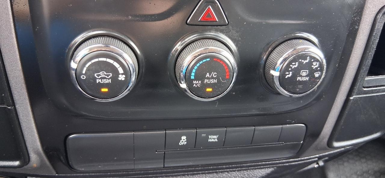 RAM 1500 2WD Quad Cab 140.5" Tradesman 2016