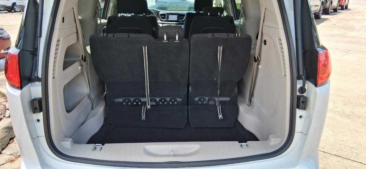 Chrysler Voyager LX FWD 2023