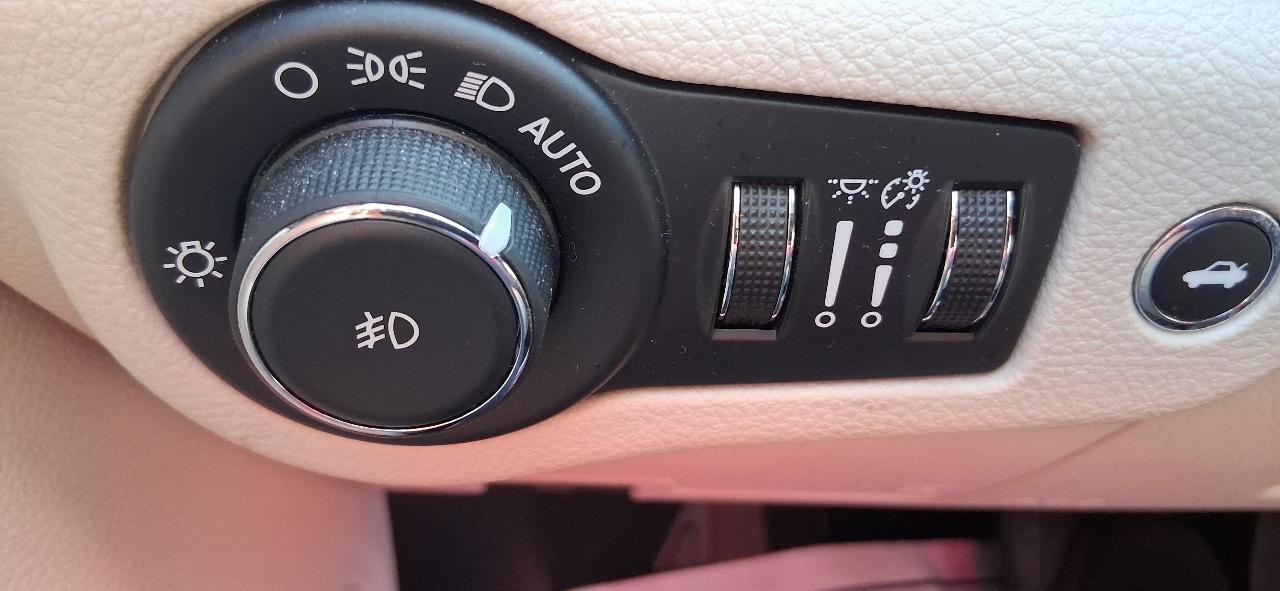 Chrysler 200 4dr Sdn C FWD 2016