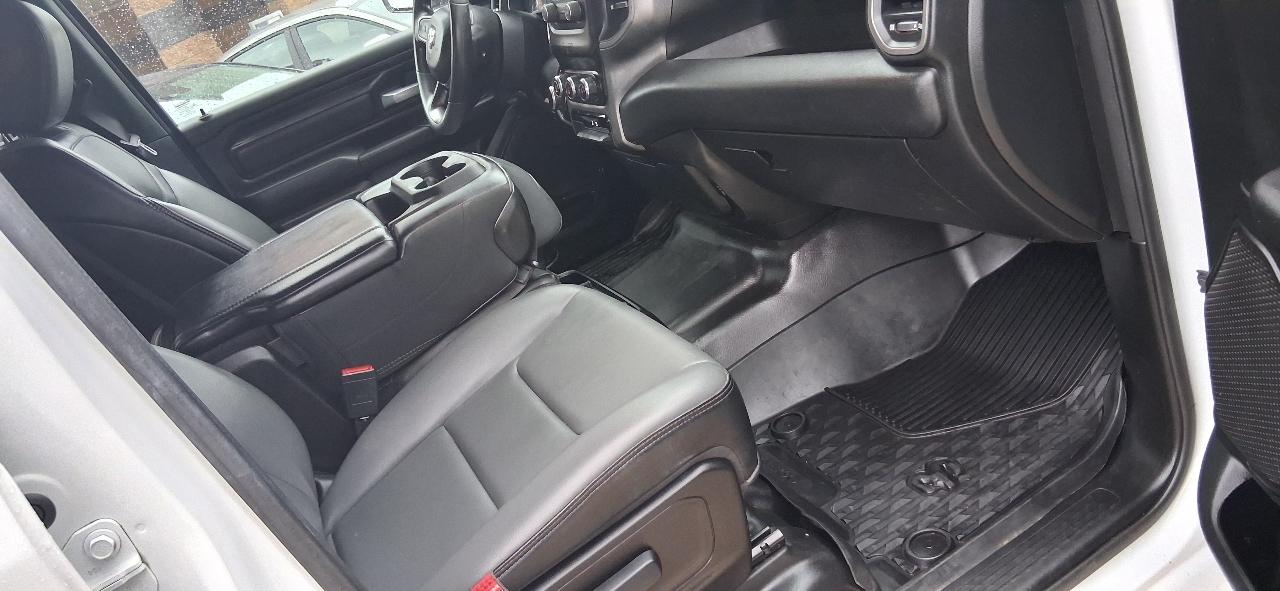 RAM 1500 Tradesman 4x4 Quad Cab 6'4" Box 2022