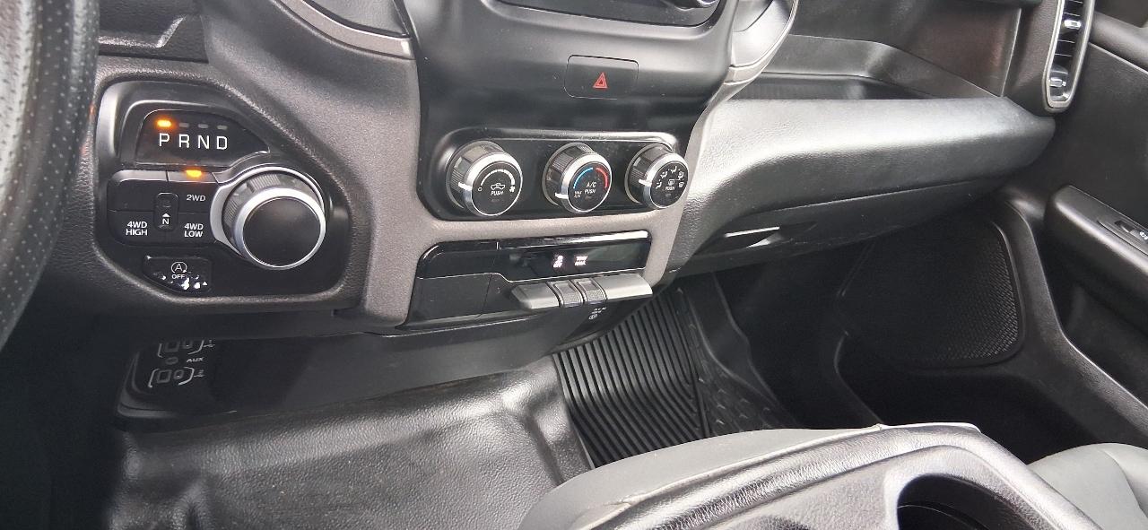 RAM 1500 Tradesman 4x4 Quad Cab 6'4" Box 2022