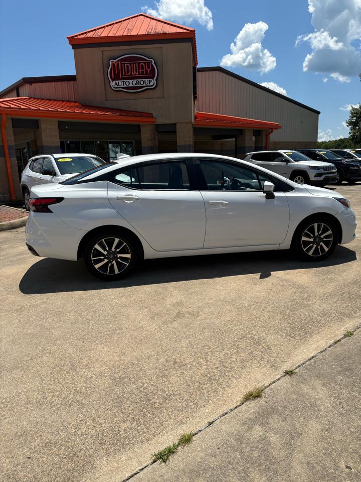 Nissan Versa SV CVT 2022
