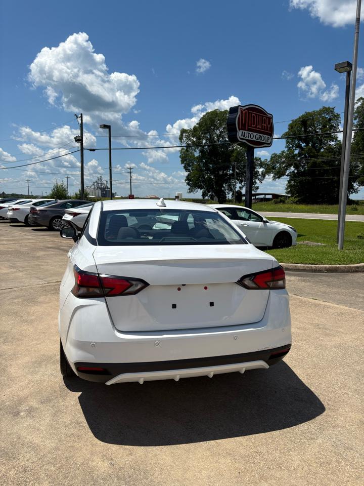 Nissan Versa SV CVT 2022