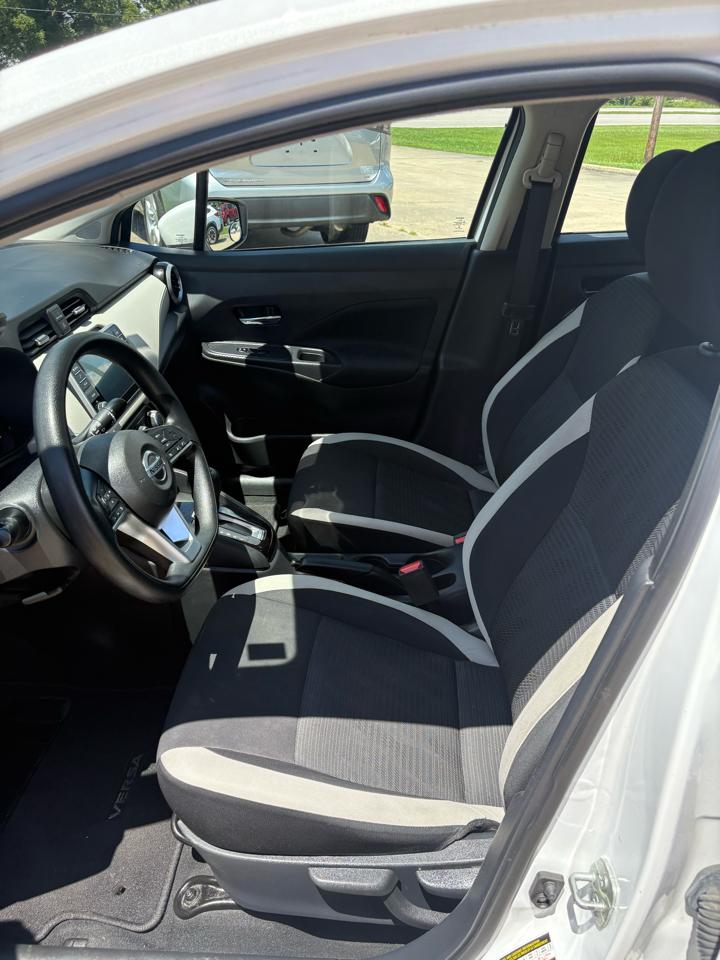Nissan Versa SV CVT 2022