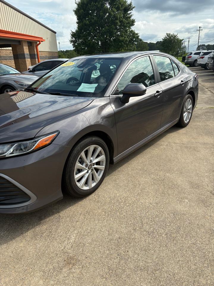 Toyota Camry LE Auto (Natl) 2022