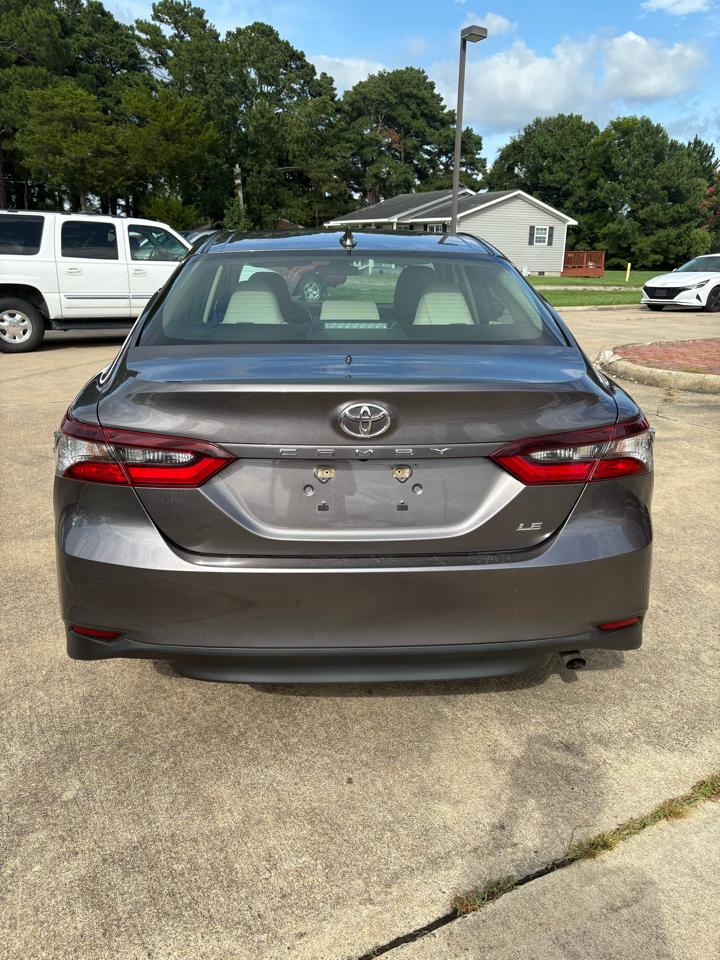 Toyota Camry LE Auto (Natl) 2022