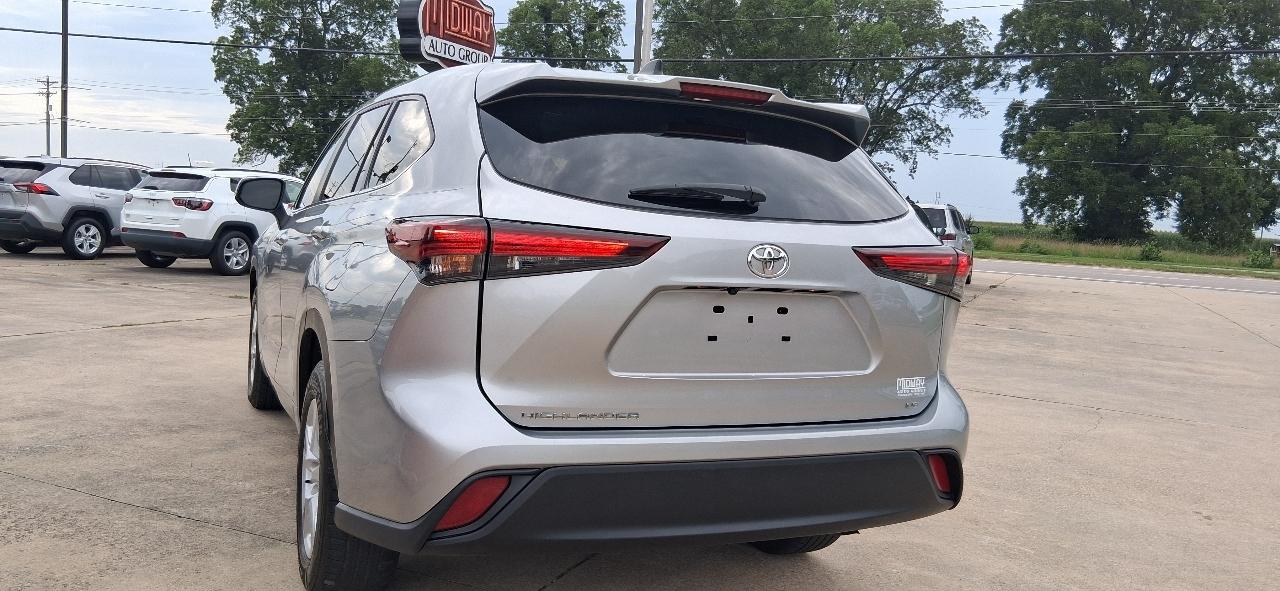 Toyota Highlander LE 4D SUV FWD 4cyl 2024