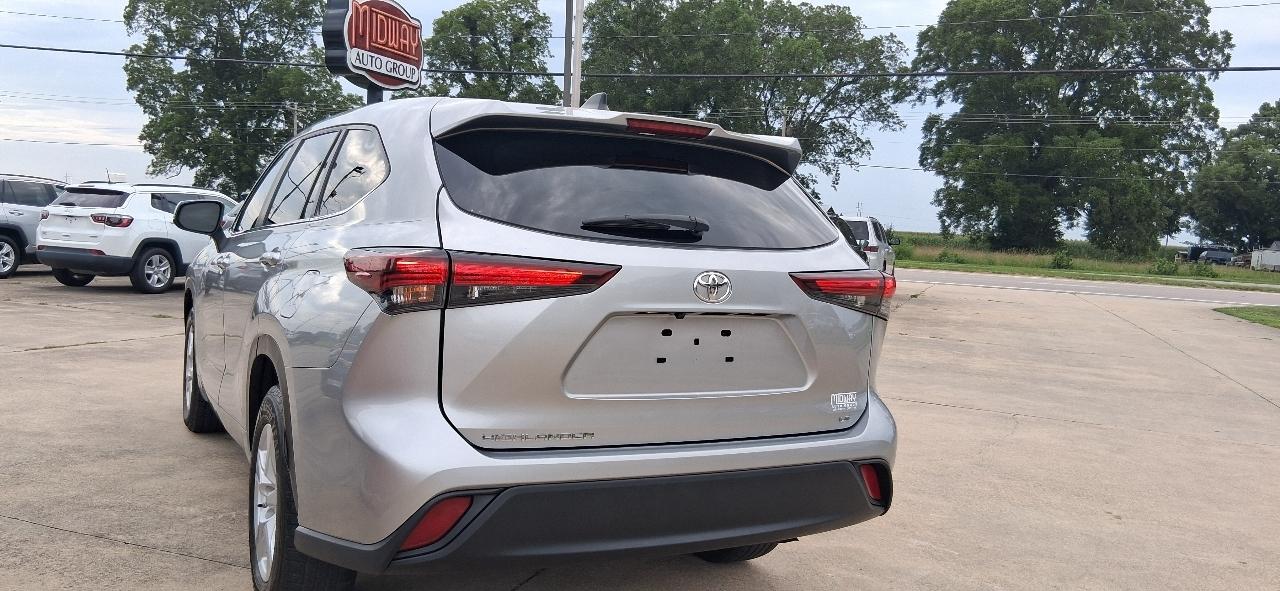 Toyota Highlander LE 4D SUV FWD 4cyl 2024