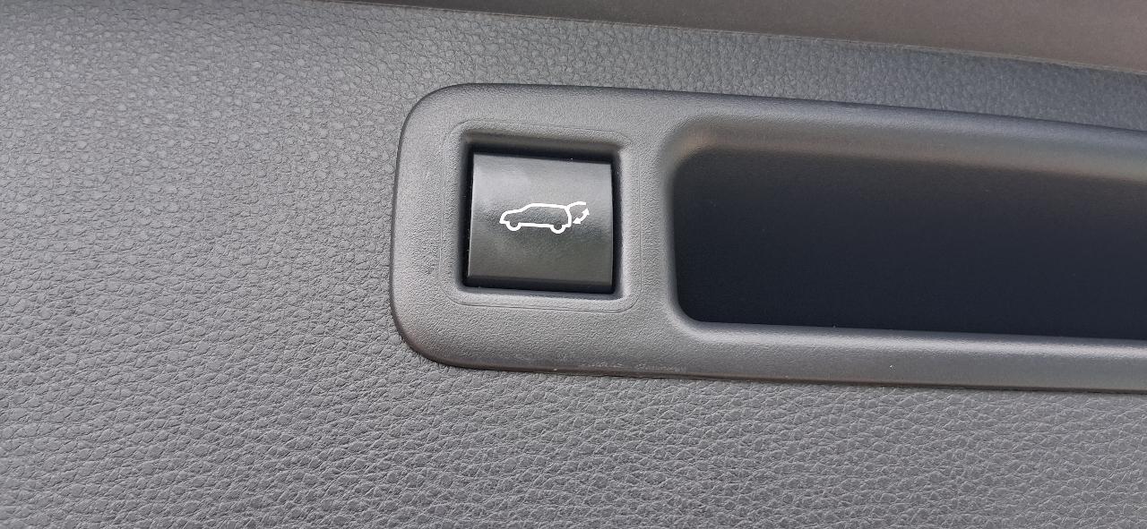 Toyota Highlander LE 4D SUV FWD 4cyl 2024