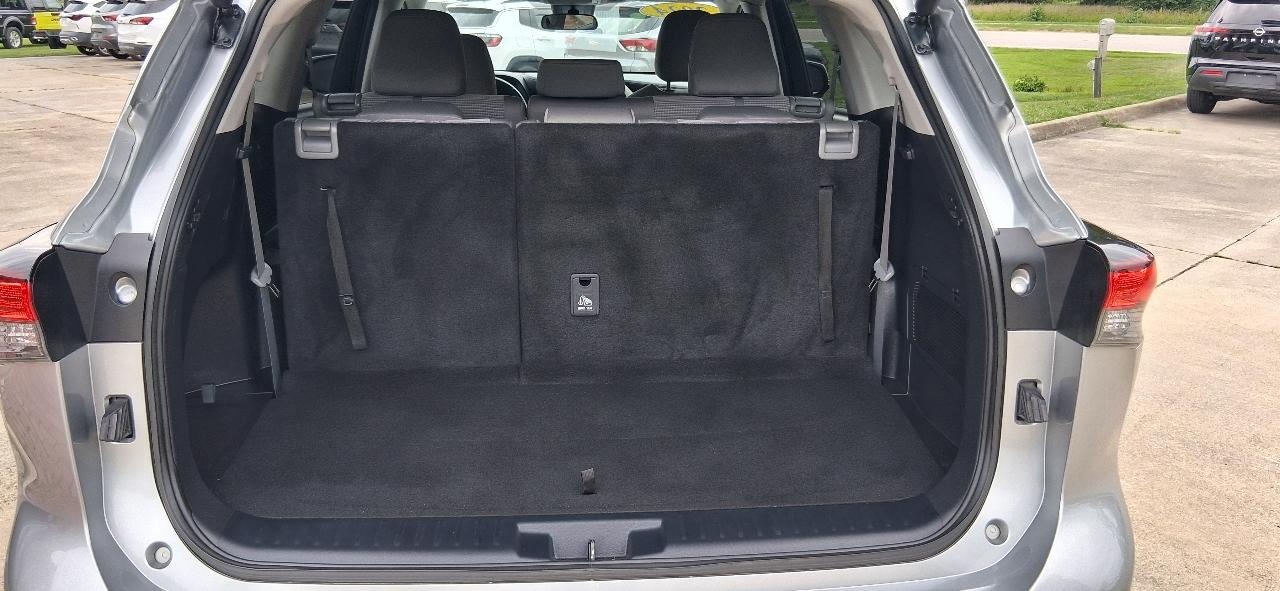 Toyota Highlander LE 4D SUV FWD 4cyl 2024