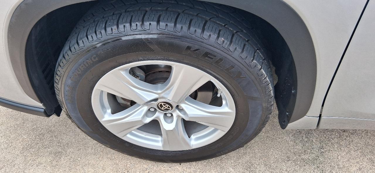 Toyota Highlander LE 4D SUV FWD 4cyl 2024