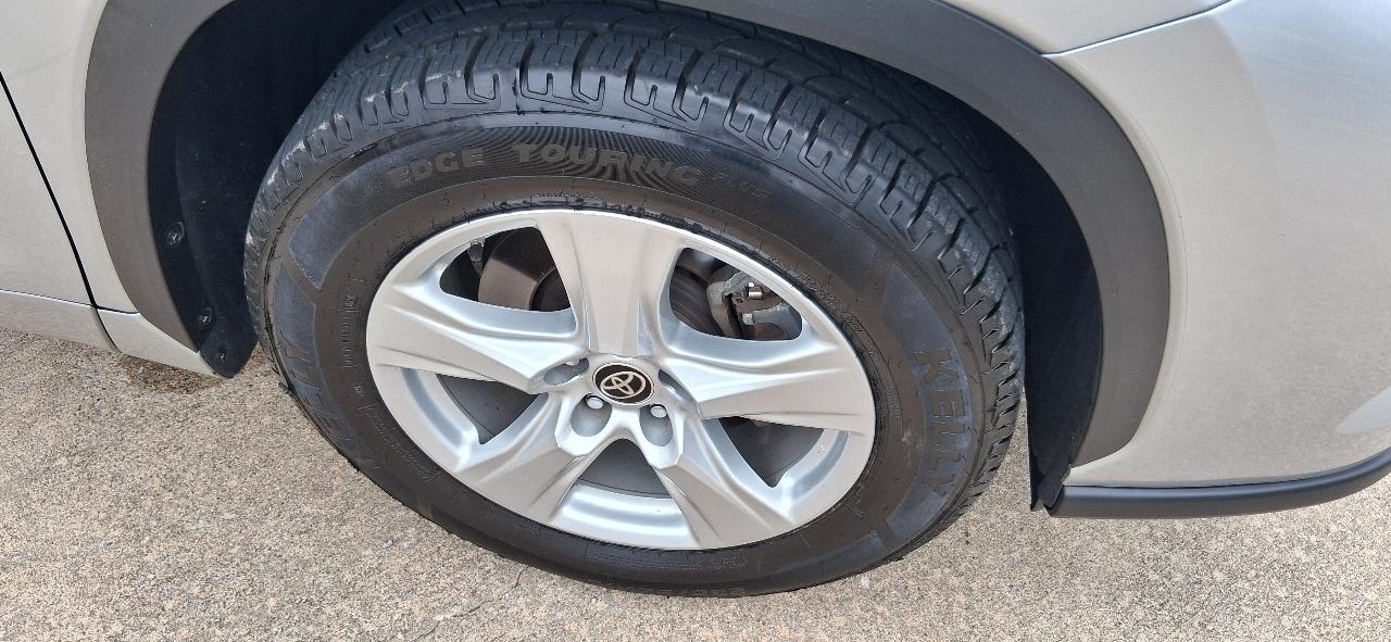 Toyota Highlander LE 4D SUV FWD 4cyl 2024