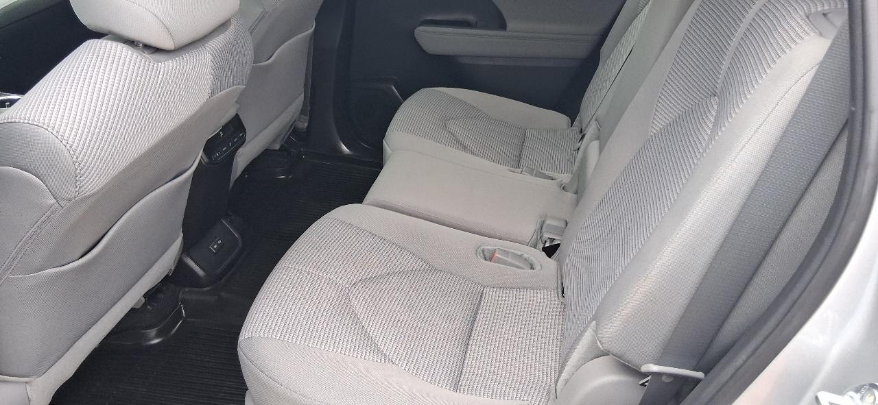 Toyota Highlander LE 4D SUV FWD 4cyl 2024