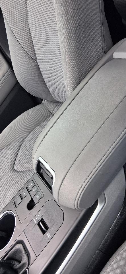 Toyota Highlander LE 4D SUV FWD 4cyl 2024