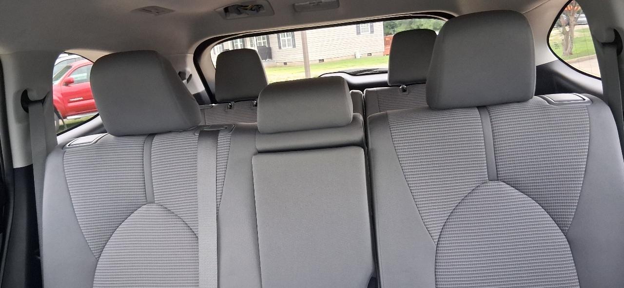 Toyota Highlander LE 4D SUV FWD 4cyl 2024