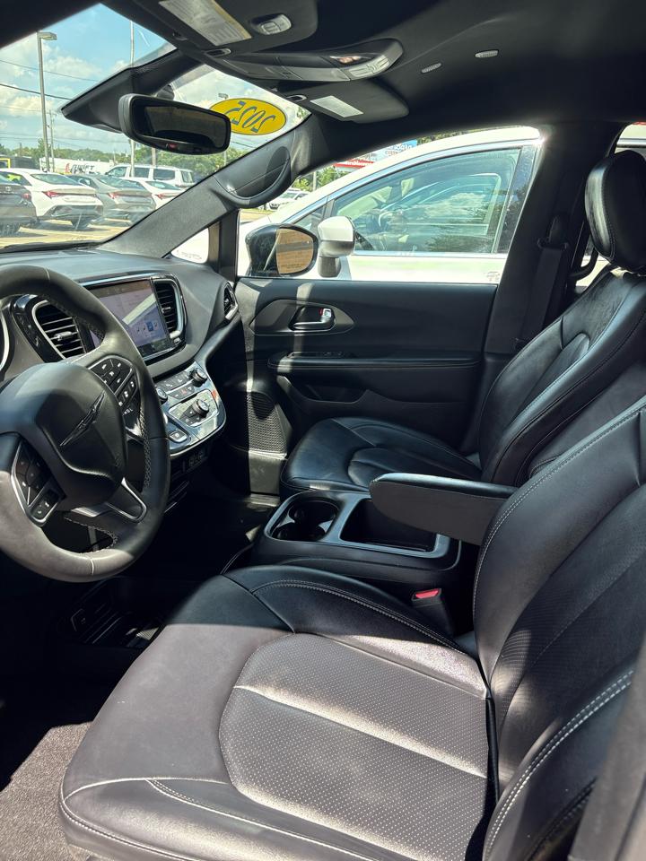 Chrysler Pacifica Select FWD 2025