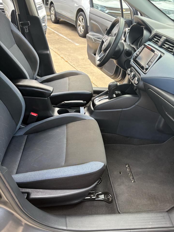 Nissan Versa SV CVT 2025