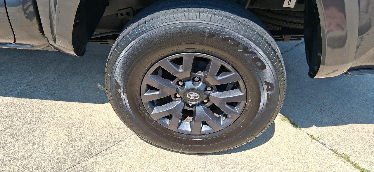 Toyota Tacoma 2WD SR5 Double Cab 5' Bed V6 AT (Natl) 2023