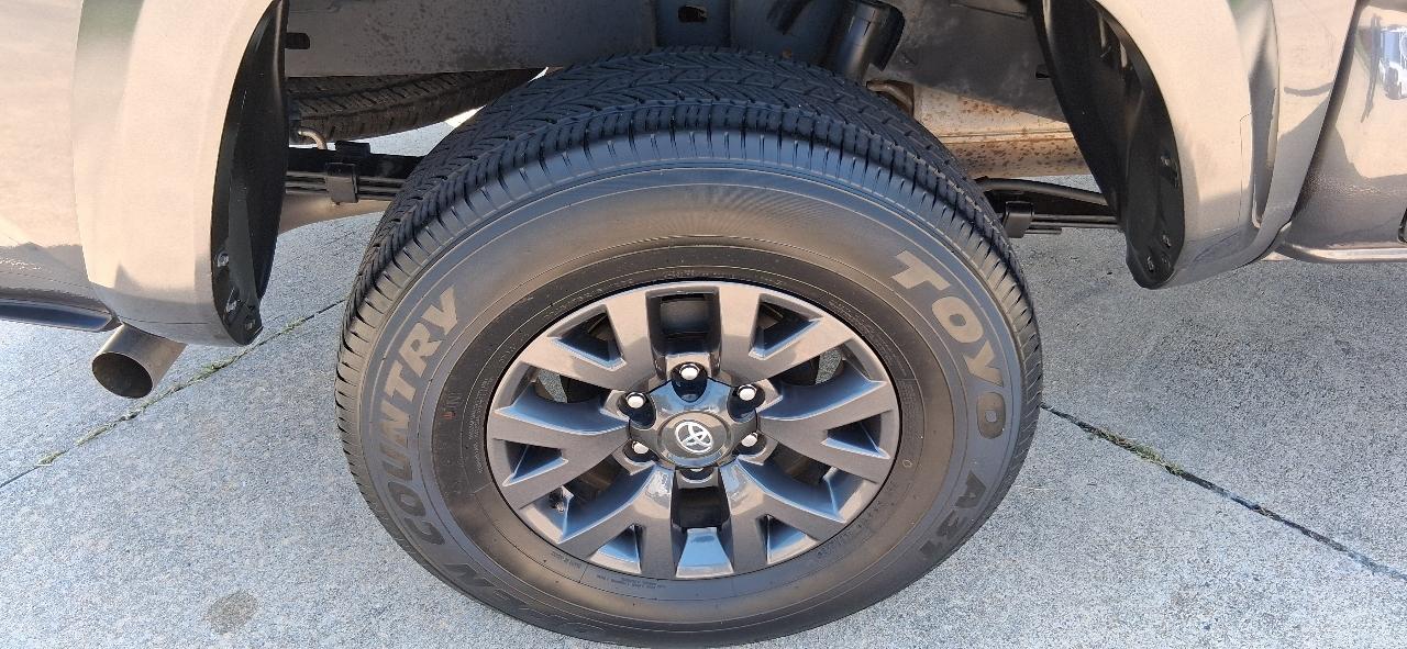 Toyota Tacoma 2WD SR5 Double Cab 5' Bed V6 AT (Natl) 2023