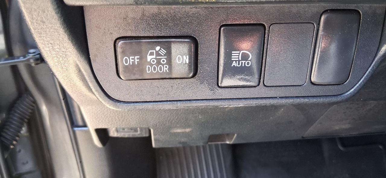 Toyota Tacoma 2WD SR5 Double Cab 5' Bed V6 AT (Natl) 2023