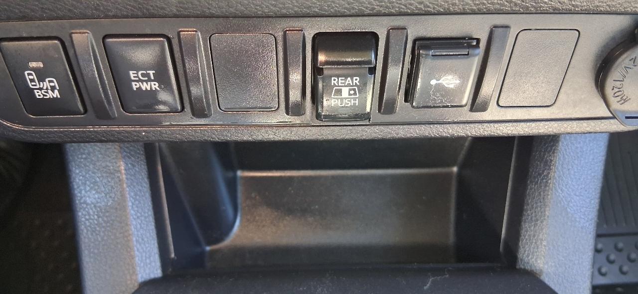 Toyota Tacoma 2WD SR5 Double Cab 5' Bed V6 AT (Natl) 2023