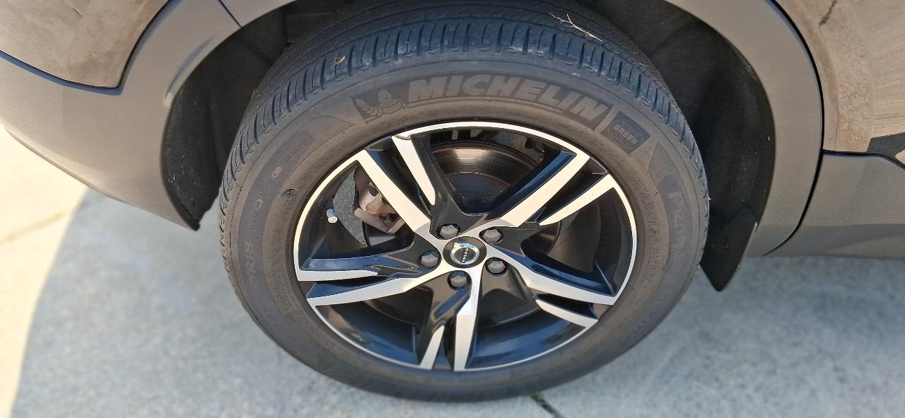 Volvo XC40 B5 AWD Plus Bright Theme 2023