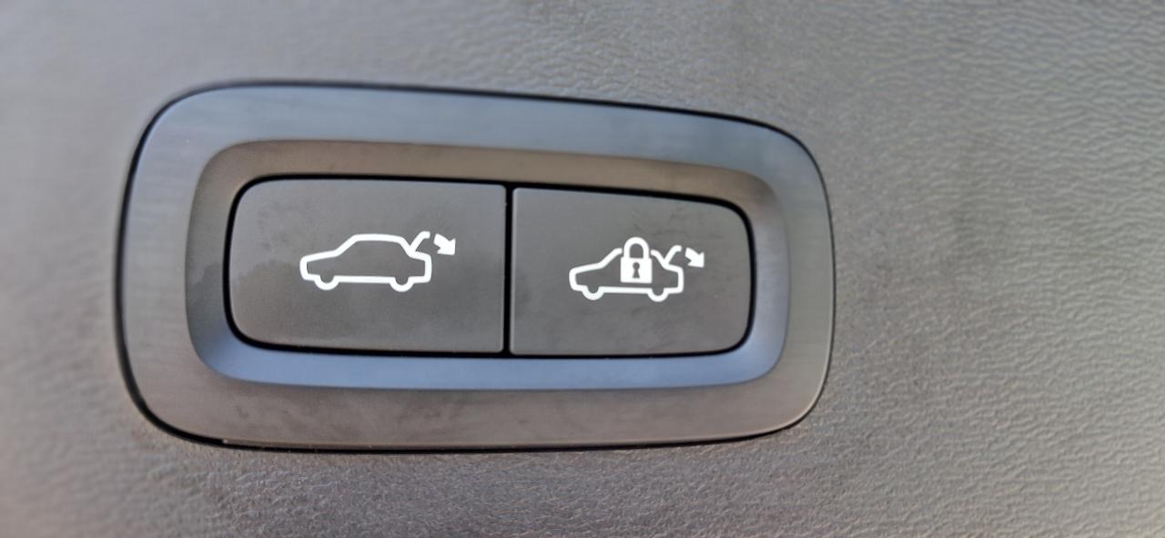 Volvo XC40 B5 AWD Plus Bright Theme 2023
