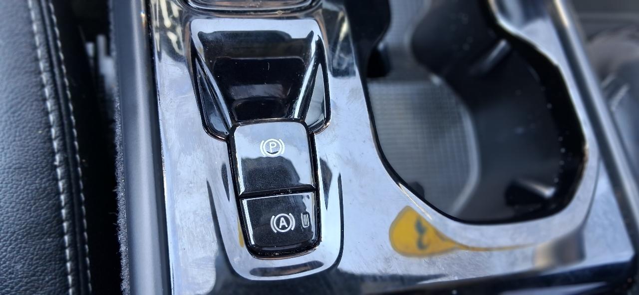 Volvo XC40 B5 AWD Plus Bright Theme 2023