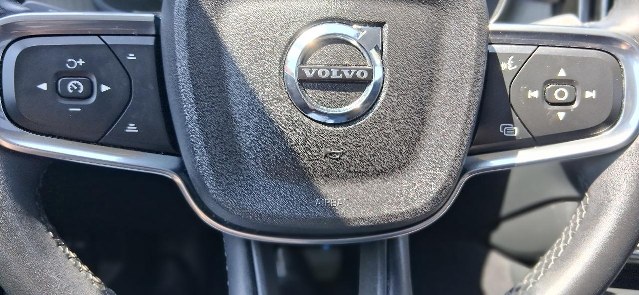 Volvo XC40 B5 AWD Plus Bright Theme 2023